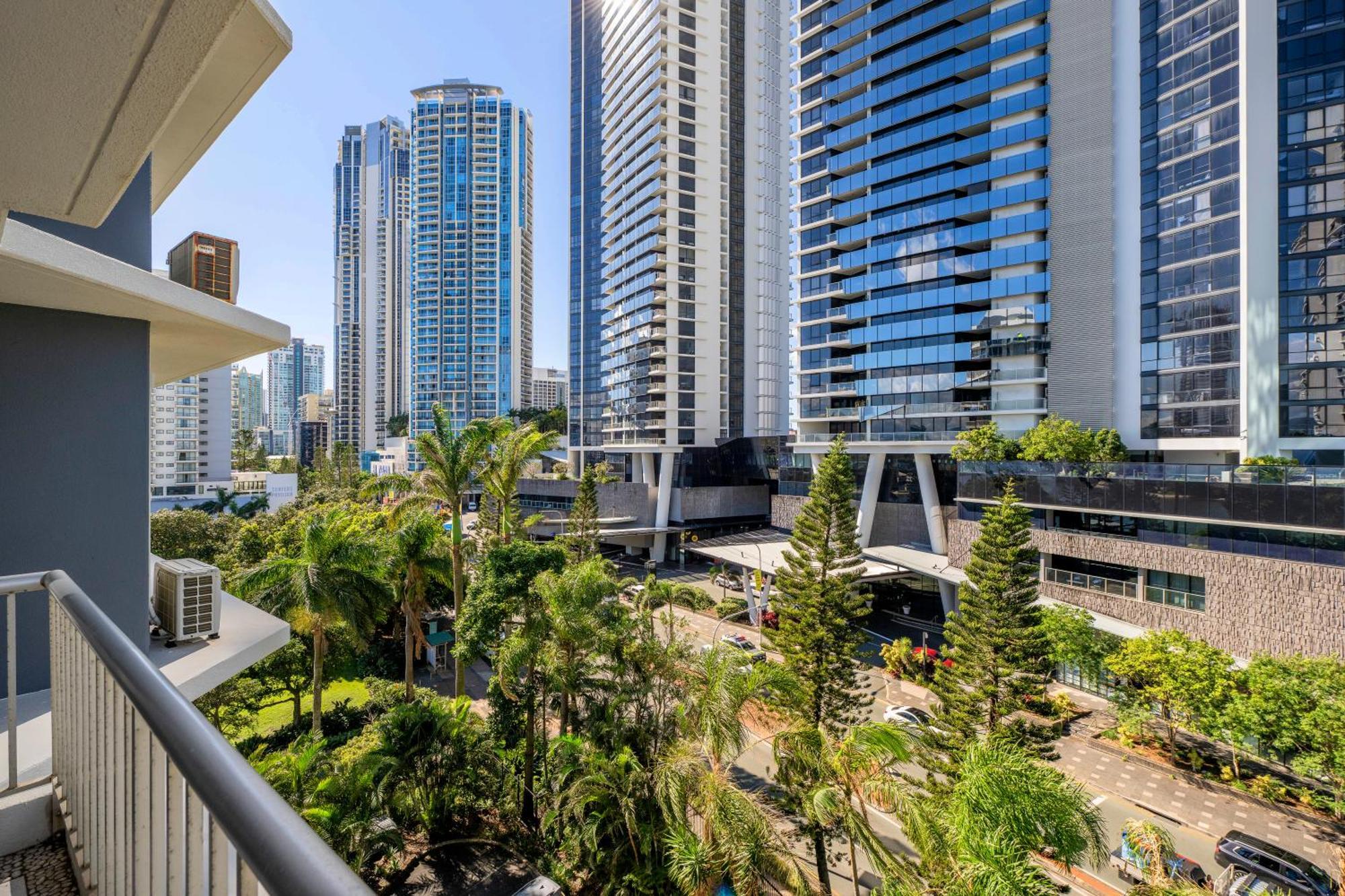 Moorings On Cavill Surfers Paradise Aparthotel